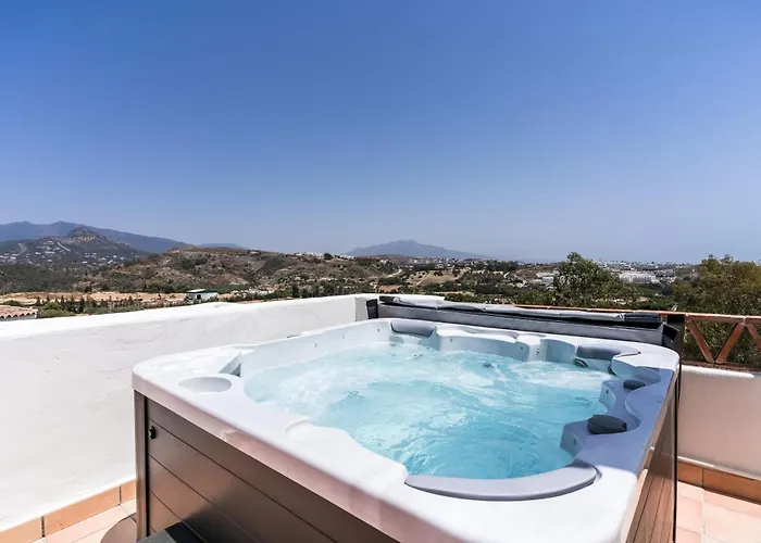 Penthouse In Met Zeezicht, Jacuzzi & Zwembad * إِستيبونا