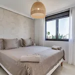 Apartment Penthouse In Met Zeezicht, Jacuzzi & Zwembad