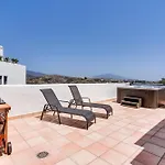 Apartment Penthouse In Met Zeezicht, Jacuzzi & Zwembad Estepona