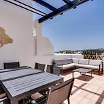 Penthouse In Met Zeezicht, Jacuzzi & Zwembad Estepona