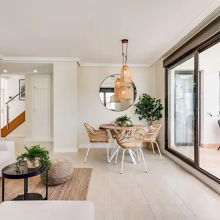 Penthouse In Met Zeezicht, Jacuzzi & Zwembad