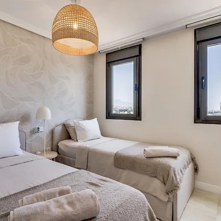 Penthouse In Met Zeezicht, Jacuzzi & Zwembad 아파트