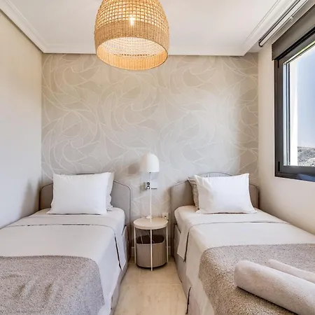 Appartement Penthouse In Met Zeezicht, Jacuzzi & Zwembad