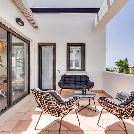 Apartment Penthouse In Met Zeezicht, Jacuzzi & Zwembad *
