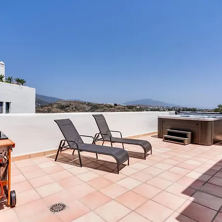 Appartement Penthouse In Met Zeezicht, Jacuzzi & Zwembad Estepona
