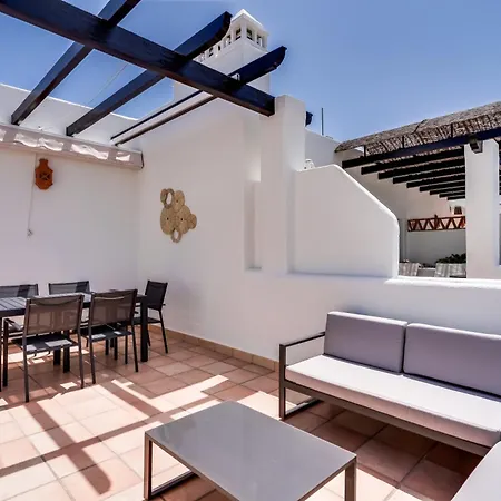 Penthouse In Met Zeezicht, Jacuzzi & Zwembad Apartment *