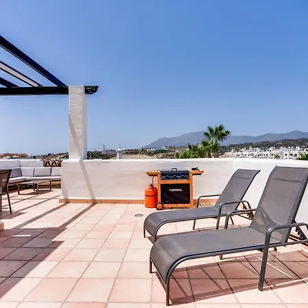 Penthouse In Met Zeezicht, Jacuzzi & Zwembad * Estepona