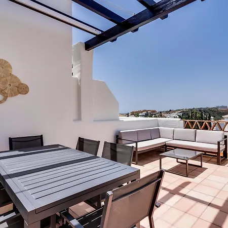 Penthouse In Met Zeezicht, Jacuzzi & Zwembad Εστεπόνα