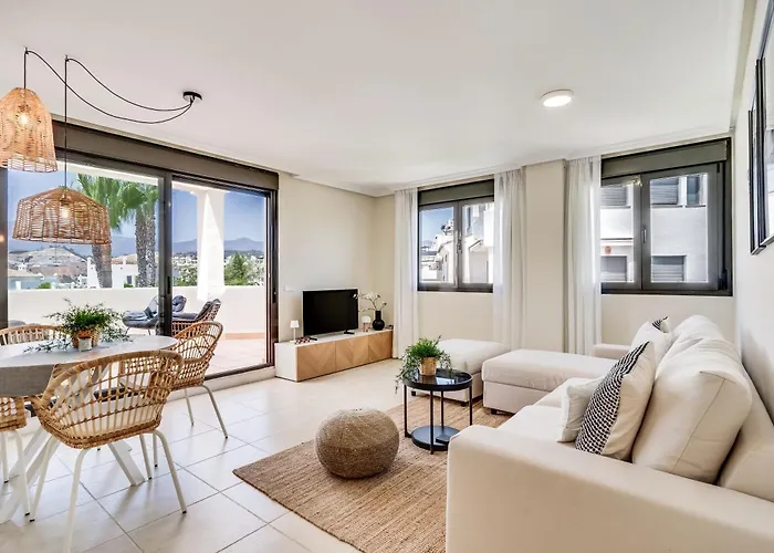 Penthouse In Met Zeezicht, Jacuzzi & Zwembad * Estepona