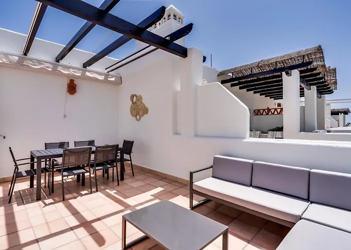 Penthouse In Met Zeezicht, Jacuzzi&zwembad Appartement *