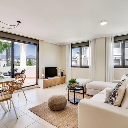 Penthouse In Met Zeezicht, Jacuzzi & Zwembad * Εστεπόνα
